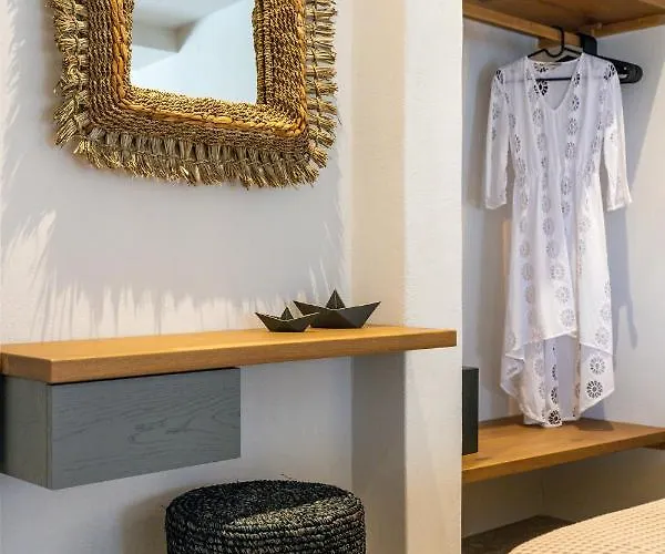 Sea & Sun Paros 호텔 나오우사