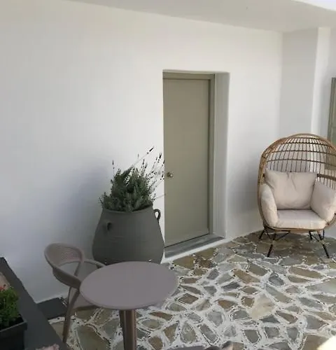 Sea & Sun Paros 나오우사